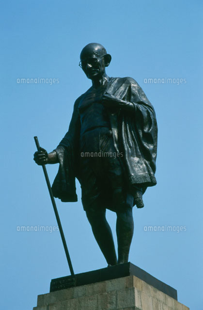 ガンジー像 ムンバイ ボンベイ インド の写真素材 イラスト素材 アマナイメージズ