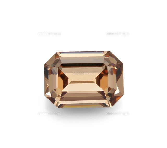 エメラルドカットの宝石 薄茶色 の写真素材 イラスト素材 アマナイメージズ