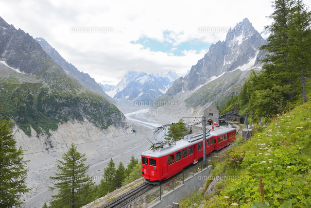 モンタンベール鉄道[25705008236]の写真素材・イラスト素材｜アマナイメージズ