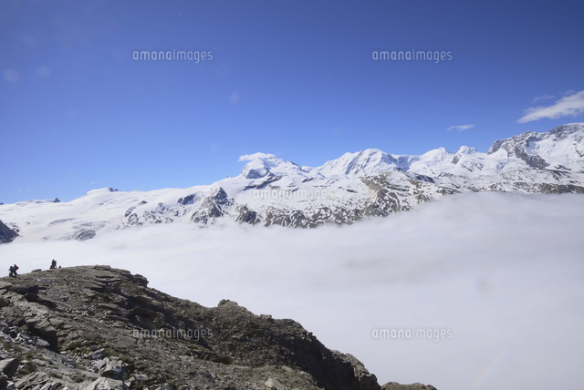 雲海上のモンテローザ山群 の写真素材 イラスト素材 アマナイメージズ