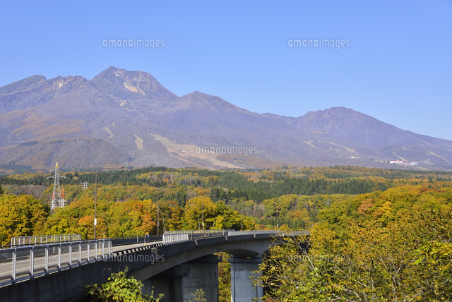 国道18号線、信越大橋と妙高山[25705008923]の写真・イラスト