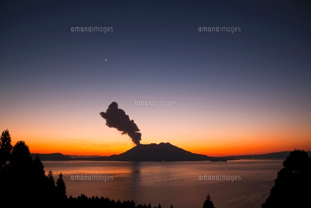 桜島夕景 の写真素材 イラスト素材 アマナイメージズ