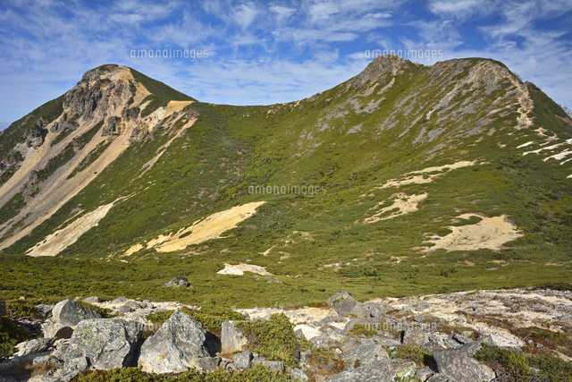 西天狗岳左と東天狗岳右の山[25747020161]の写真・イラスト素材