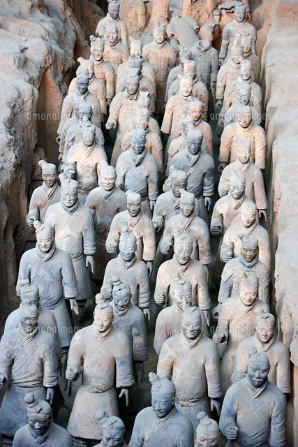 秦始皇帝陵の兵馬俑坑[25826024666]の写真・イラスト素材｜アマナ