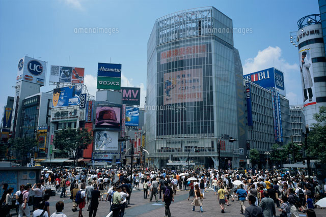 渋谷駅ハチ公前交差点[25996001566]の写真・イラスト素材｜アマナ
