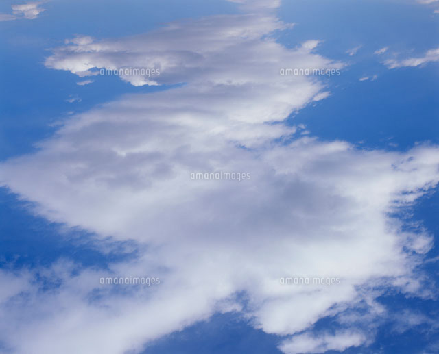 青い空に竜雲[25996003437]の写真・イラスト素材｜アマナイメージズ