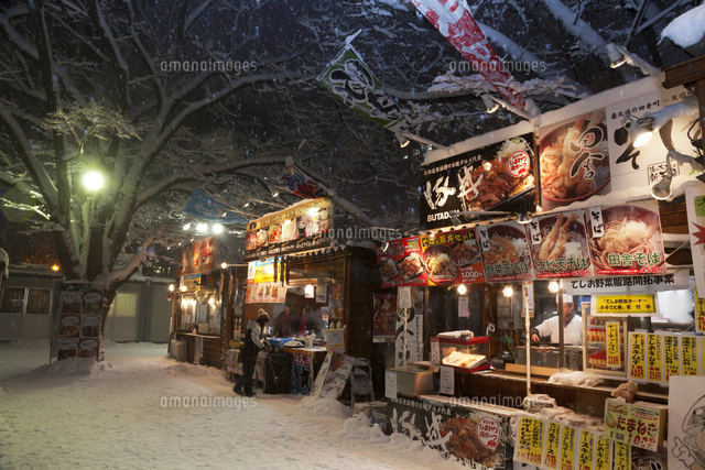 札幌雪まつり屋台村 の写真素材 イラスト素材 アマナイメージズ
