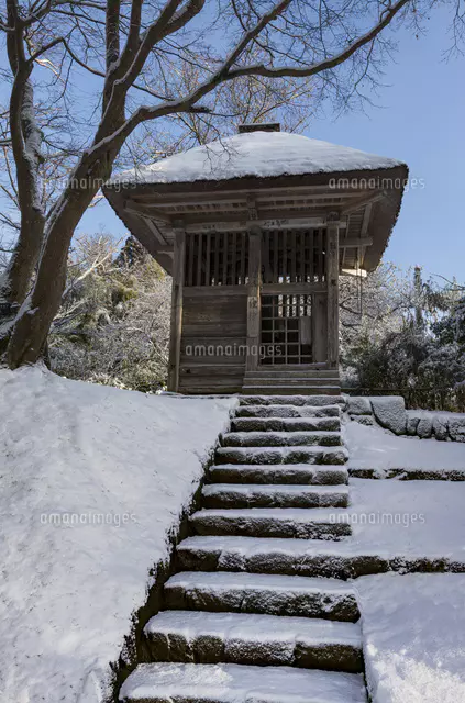 冬の中尊寺 金色堂[26111004365]の写真・イラスト素材｜アマナイメージズ