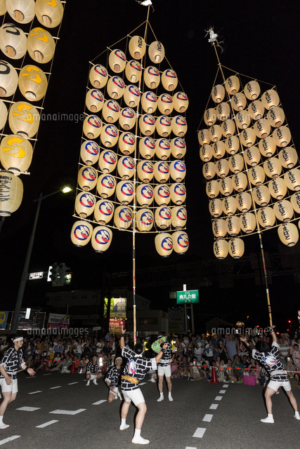 秋田竿燈まつり の写真素材 イラスト素材 アマナイメージズ