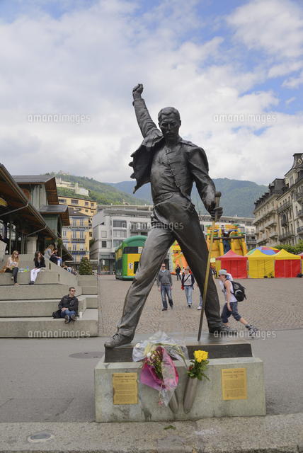 フレディマーキュリー銅像[27330000048]の写真・イラスト素材｜アマナ