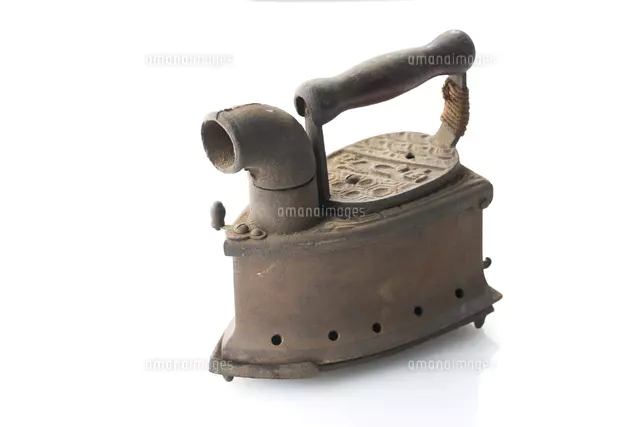 明治時代の炭火アイロン[28056006225]の写真・イラスト素材｜アマナ