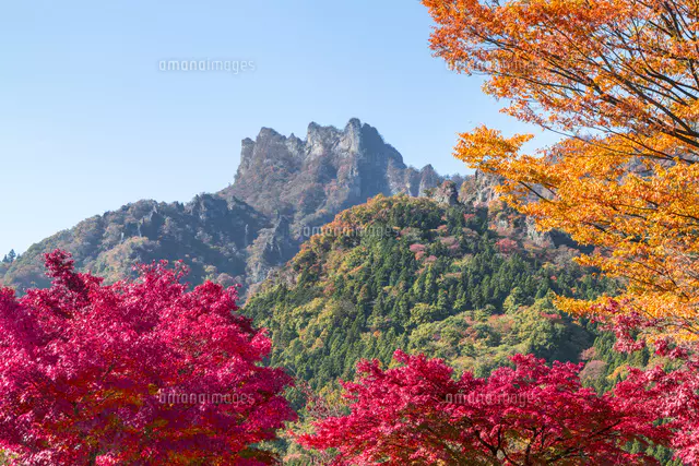 秋の妙義山[28056006395]の写真・イラスト素材｜アマナイメージズ