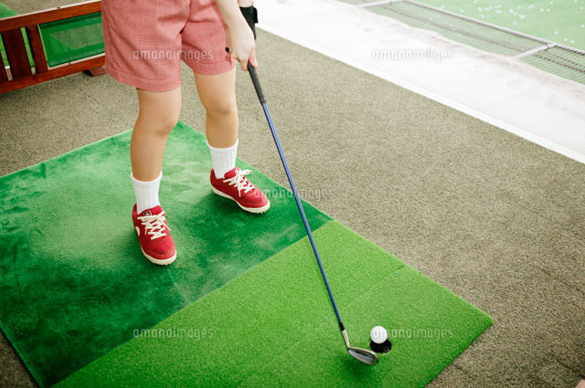 ゴルフの練習イメージ の写真素材 イラスト素材 アマナイメージズ