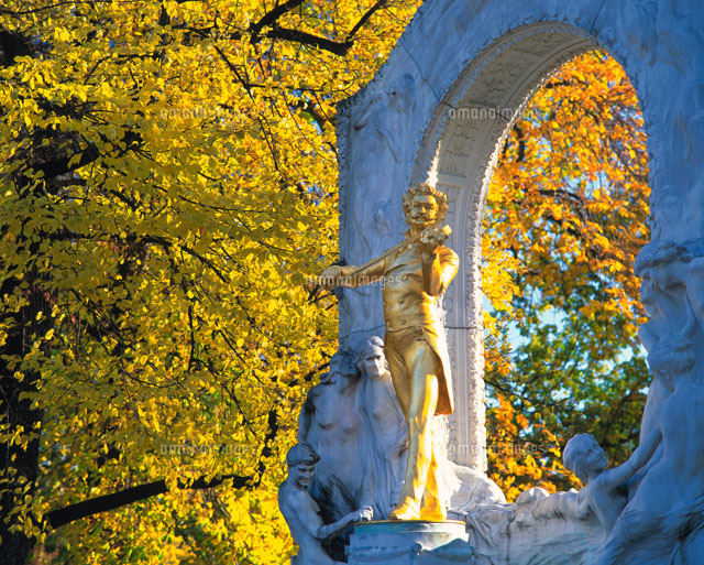 ヨハンシュトラウス2世像[28144026255]の写真・イラスト素材｜アマナ