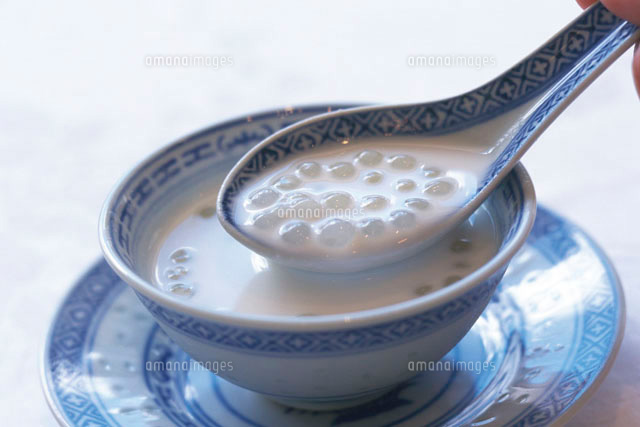 タピオカ入りココナッツミルク の写真素材 イラスト素材 アマナイメージズ