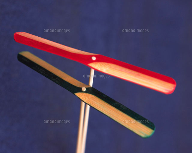 竹とんぼ の写真素材 イラスト素材 アマナイメージズ