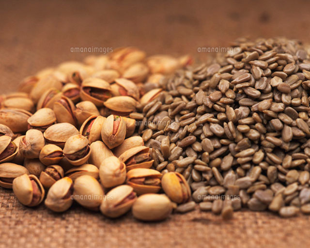 ピスタチオ ヒマワリの種 の写真素材 イラスト素材 アマナイメージズ