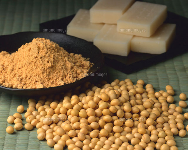 きなこと大豆ともち の写真素材 イラスト素材 アマナイメージズ