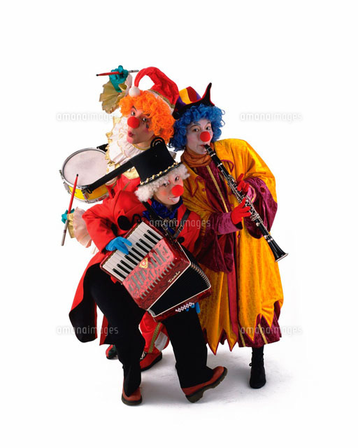 3人のピエロ[28144099316]の写真・イラスト素材｜アマナイメージズ