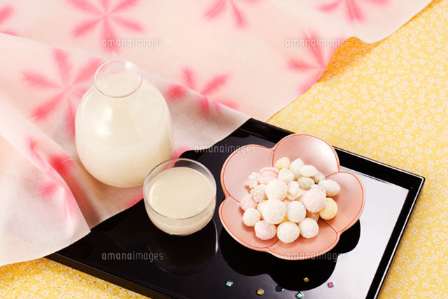 白酒とひなあられ の写真素材 イラスト素材 アマナイメージズ