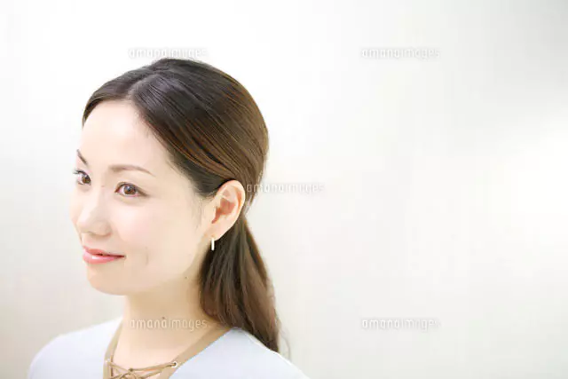 30代女性ポートレート[30006000603]の写真・イラスト素材｜アマナ