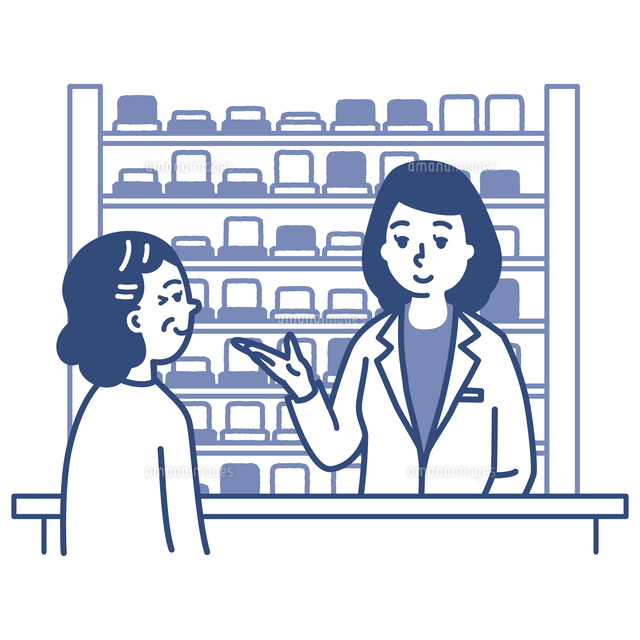 薬局で高齢者に説明をする薬剤師 の写真素材 イラスト素材 アマナイメージズ