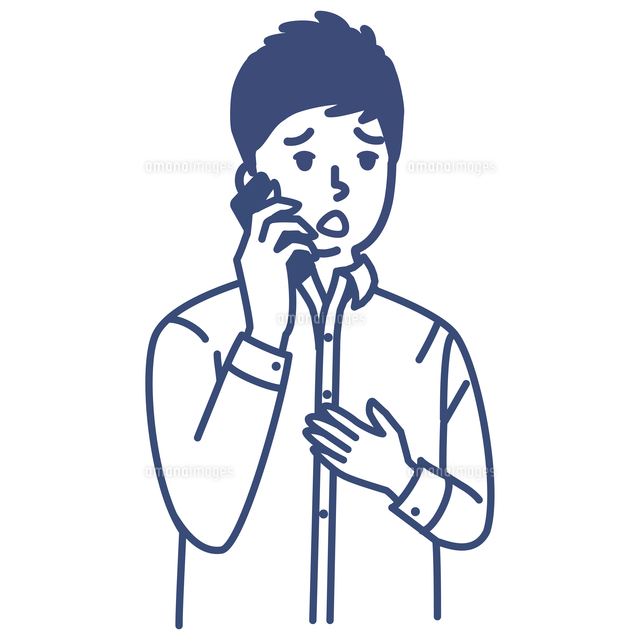 困った顔で電話をする男性 の写真素材 イラスト素材 アマナイメージズ