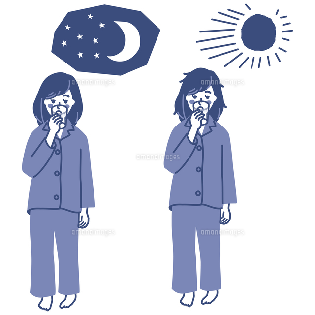 朝と夜にコップ一杯の水を飲む女性 の写真素材 イラスト素材 アマナイメージズ