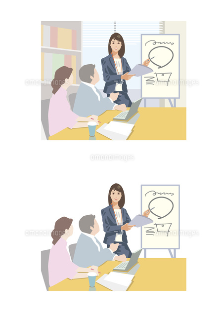 新しいシステムについて説明している女性社員 の写真素材 イラスト素材 アマナイメージズ