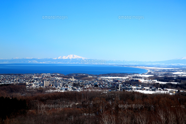天都山のオホーツク流氷館から眺める知床連山の美しい白い山並み