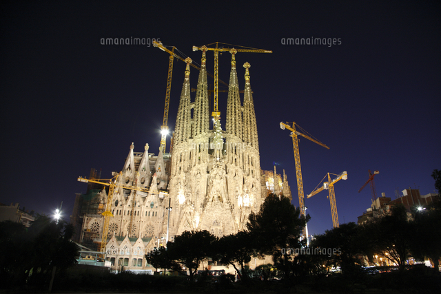 サグラダ・ファミリア夜景[81522024689]の写真・イラスト素材｜アマナ