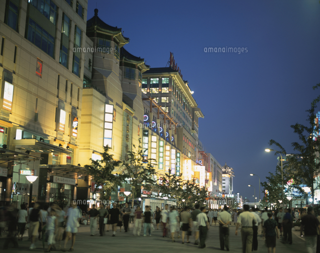 夜の王府井[81522027302]の写真素材・イラスト素材｜アマナイメージズ