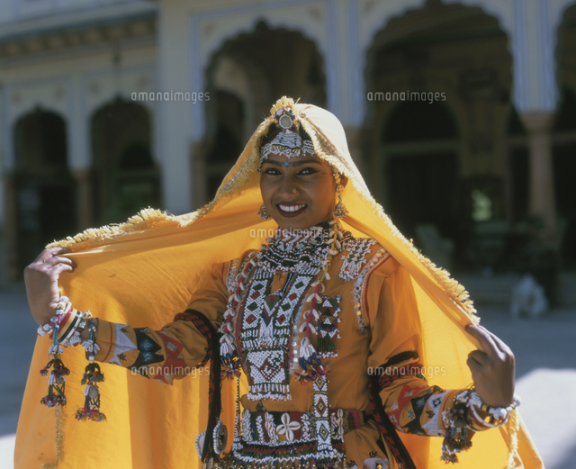 民族衣装を着た女性 の写真素材 イラスト素材 アマナイメージズ 民族衣装を着た女性 の写真素材 イラスト素材 アマナイメージズ