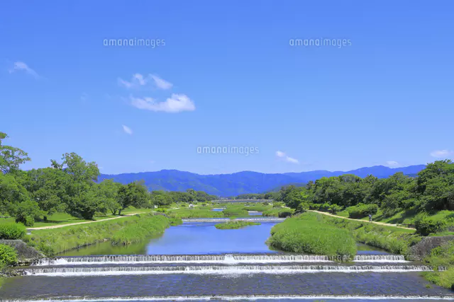 川と青空[81637000408]の写真・イラスト素材｜アマナイメージズ