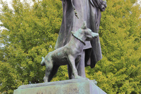 西郷隆盛の犬の像 の写真素材 イラスト素材 アマナイメージズ