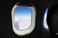 飛行機の窓 14時間のフライトで、ボーイング787の窓にひびが入った : r/aviation