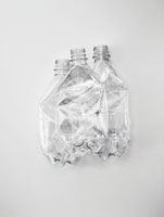 つぶれたペットボトル[10239000013]の写真・イラスト素材｜アマナ