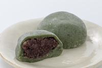 よもぎ餅 の写真素材 イラスト素材 アマナイメージズ