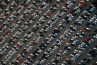 真上から見た広大な駐車場 の写真素材 イラスト素材 アマナイメージズ