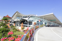 インドネシア バリ島 デンパサール国際空港 の写真素材 イラスト素材 アマナイメージズ