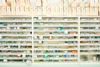 薬局の薬棚 の写真素材 イラスト素材 アマナイメージズ