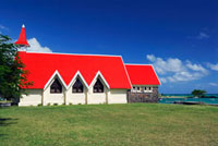 赤い屋根の教会[11069004313]の写真・イラスト素材｜アマナイメージズ