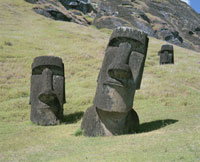 ラノ ララクのモアイ像 の写真素材 イラスト素材 アマナイメージズ