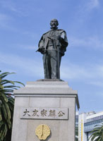 大友宗麟公銅像[25581001449]の写真・イラスト素材｜アマナイメージズ