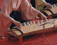 お琴の演奏 の写真素材 イラスト素材 アマナイメージズ