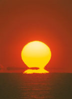 海と日の出の空（赤） 別海町 北海道[01263101055]の写真・イラスト