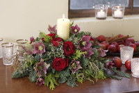 クリスマスキャンドルフラワーアレンジ♡ベルベットローズのフラワーアレンジメント クリスマスキャンドルアレンジメントの画像