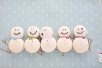 クリスマスマカロン☆雪だるま クリスマスレシピ】卵1個で雪だるまマカロン/ snowman macarons