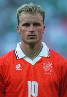 デニス・ベルカンプ[22003000683]の写真・イラスト素材｜アマナイメージズ