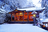 赤絵三段飾り　雪景色朝日 冨嶽三十六景 礫川雪の且 | 葛飾北斎 | 収蔵品詳細 | 作品を知る